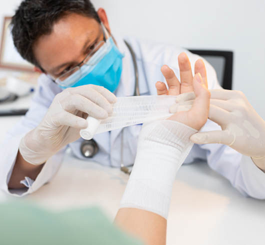 Top hospital for complex fracture treatment in India Best doctor for fracture stabilization in India